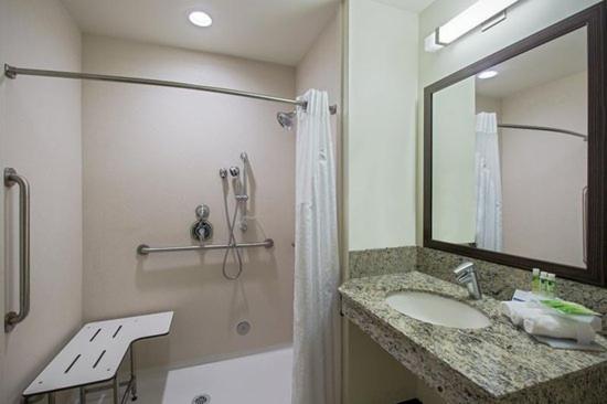 Holiday Inn Express Hotel & Suites Torrington by IHG - Image 5