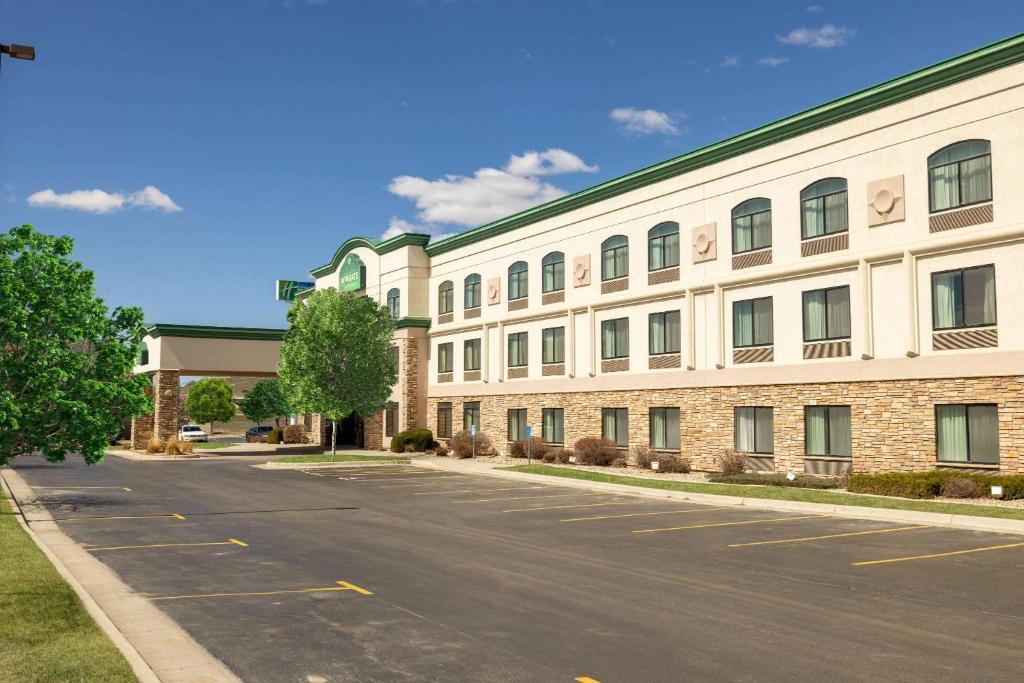 Wingate by Wyndham Gillette - Image 6