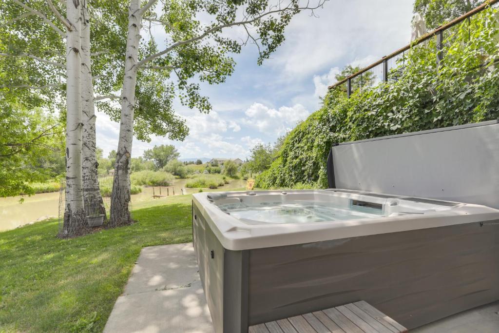 Hot Tub (Jacuzzi) - Photo 2