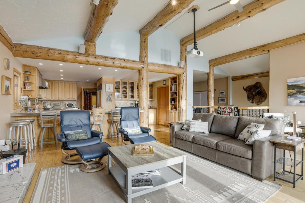 Stunning Sheridan Ranch Villa Mountain View! - Image 4