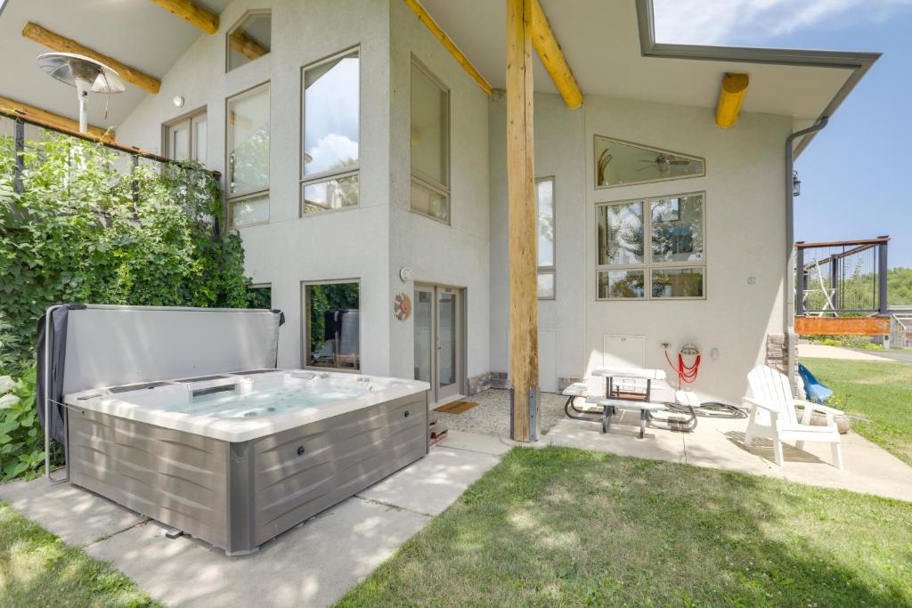 Stunning Sheridan Ranch Villa Mountain View!