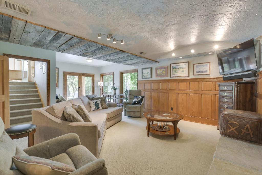 Stunning Sheridan Ranch Villa Mountain View!