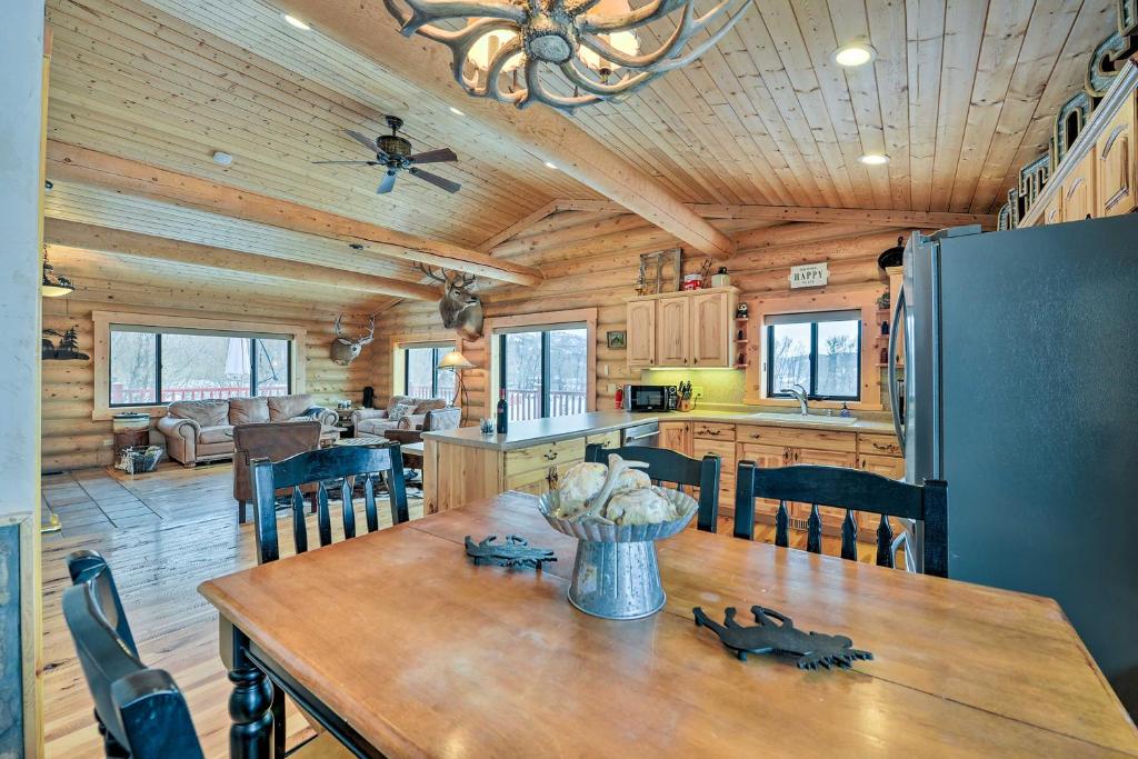 Charming Bedford Cabin with Private Hot Tub! - Image 4