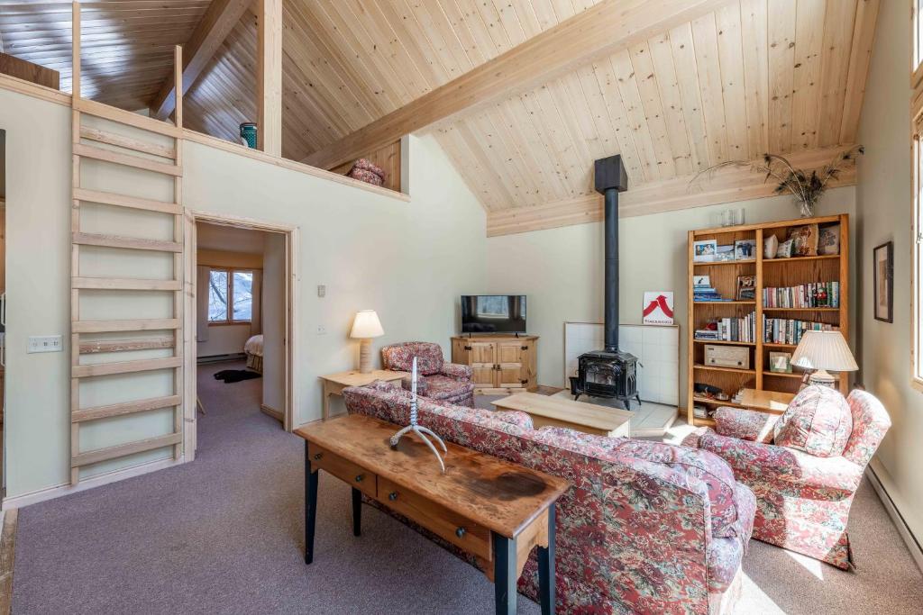 Bray House - Ski-in Ski-out family home - Image 5