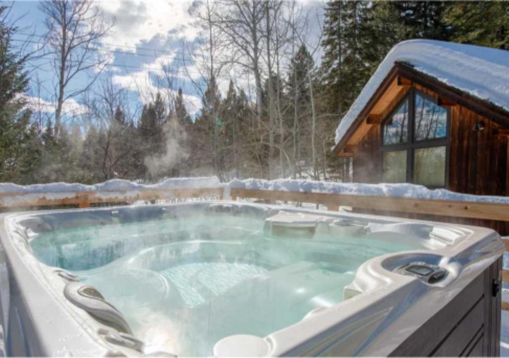 Hot Tub (Jacuzzi) - Photo 6