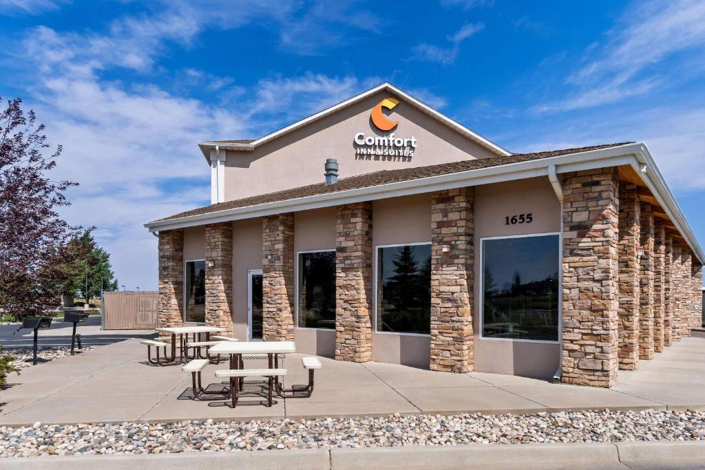 Comfort Inn & Suites Near University of Wyoming - Image 8