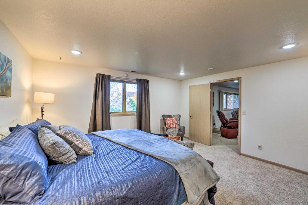 Outdoor Enthusiasts Retreat with Hot Tub, Deck - Image 7