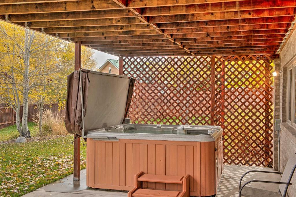 Hot Tub (Jacuzzi) - Photo 3