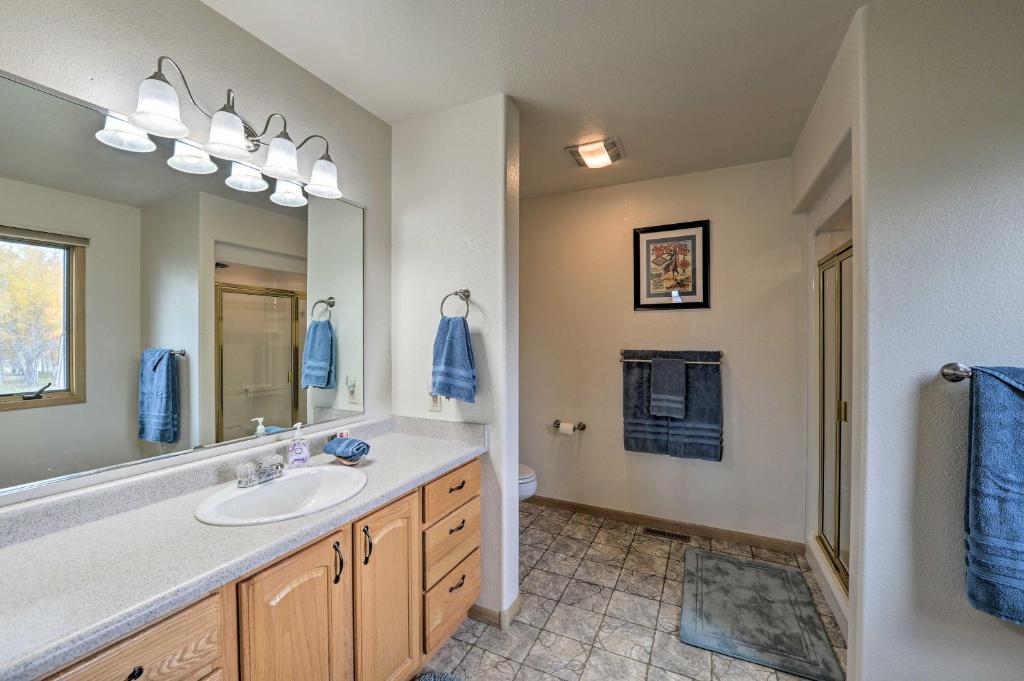 Outdoor Enthusiasts Retreat with Hot Tub, Deck - Image 8