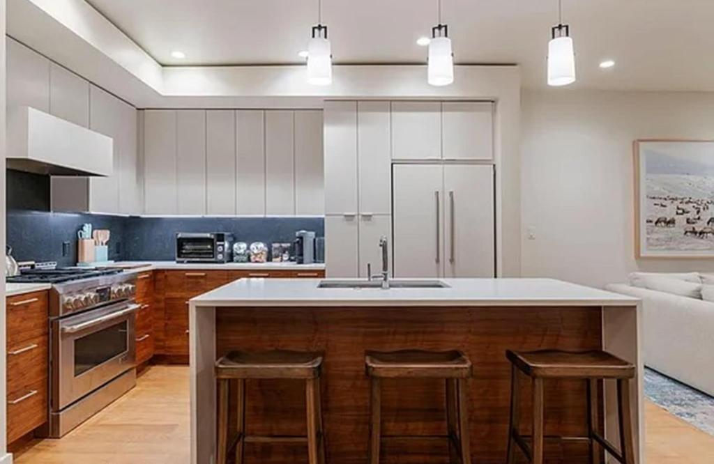 Slopeside 2BR Retreat at Snow King Walk to Town - Image 4