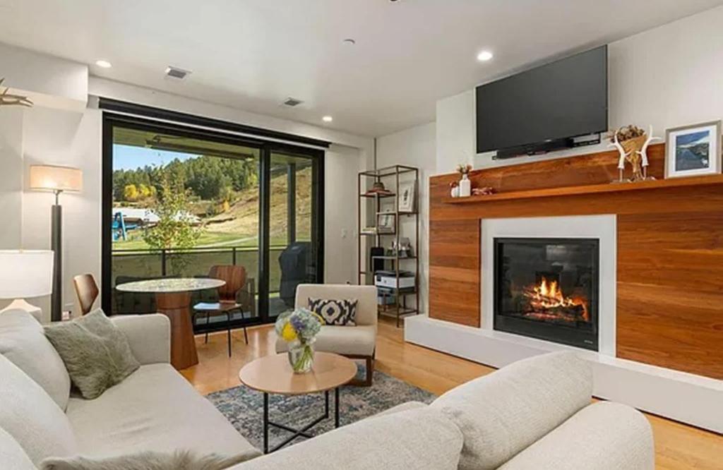 Slopeside 2BR Retreat at Snow King Walk to Town