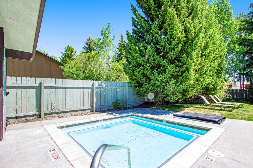 Hot Tub (Jacuzzi) - Photo 2