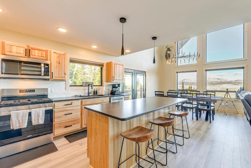 Views, Trails, Hot Tub and More Luxe Wyoming Oasis - Image 4