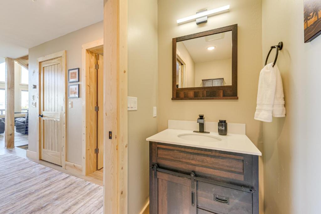 Views, Trails, Hot Tub and More Luxe Wyoming Oasis - Image 8